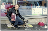 Inge Trellhaug selger gatemagasinet Asfalt i Stavanger.