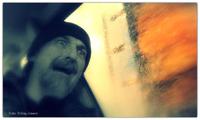 Selfie tatt inne i en fryktinngytende vaskeautomat.