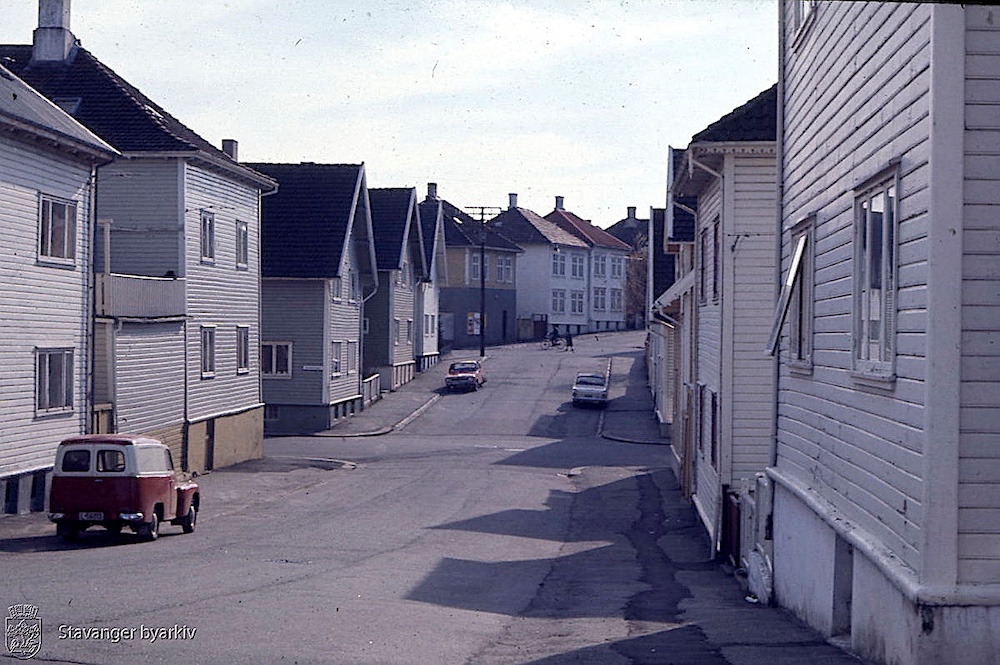 Opheimsgata på Storhaug i 1960/70-årene. Foto: Stavanger byarkiv.